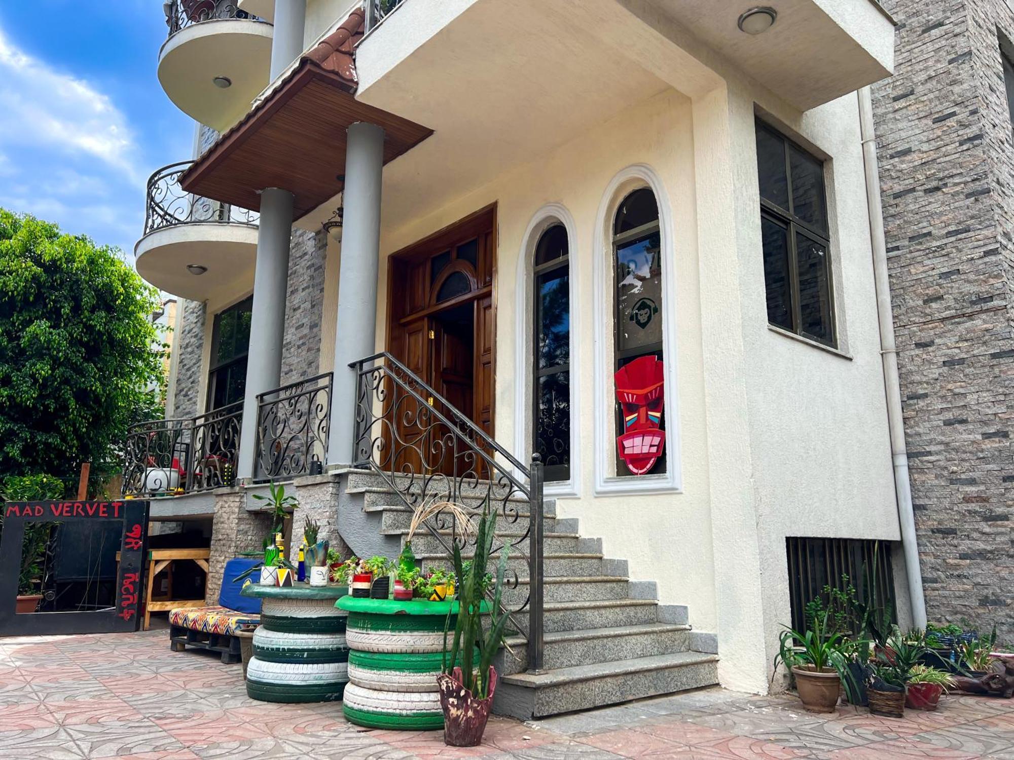 Mad Vervet Backpackers Hostel Adís Abeba Exterior foto